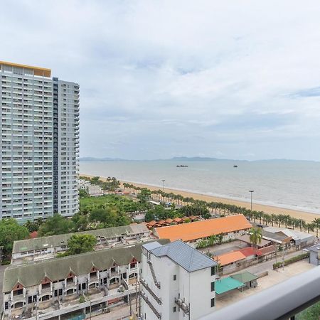 Aeras Beachfront Condominium Джомтиен Бийч Екстериор снимка