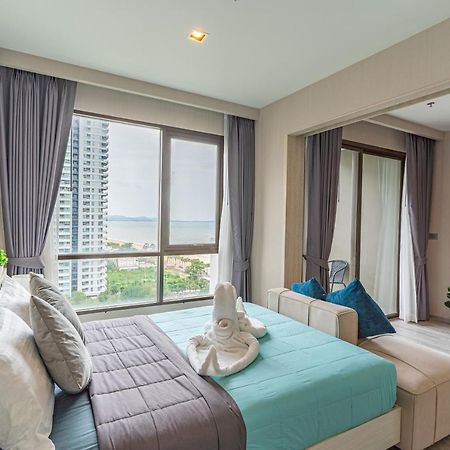 Aeras Beachfront Condominium Джомтиен Бийч Екстериор снимка