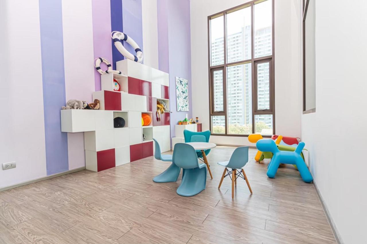 Aeras Beachfront Condominium Джомтиен Бийч Екстериор снимка