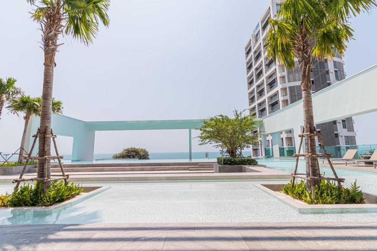 Aeras Beachfront Condominium Джомтиен Бийч Екстериор снимка
