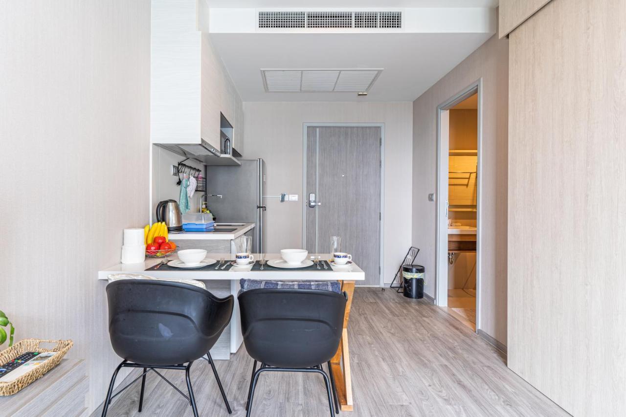 Aeras Beachfront Condominium Джомтиен Бийч Екстериор снимка