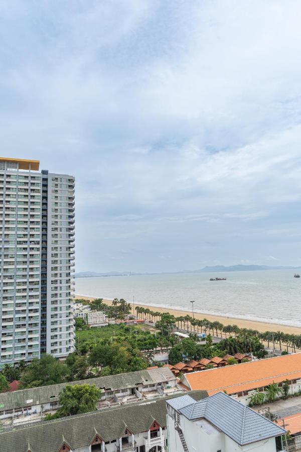 Aeras Beachfront Condominium Джомтиен Бийч Екстериор снимка