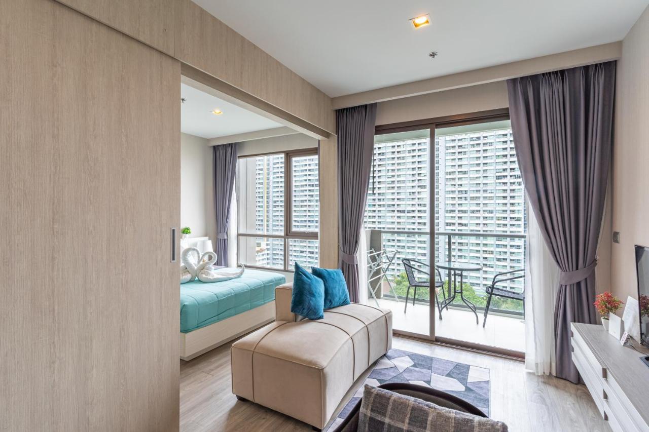 Aeras Beachfront Condominium Джомтиен Бийч Екстериор снимка