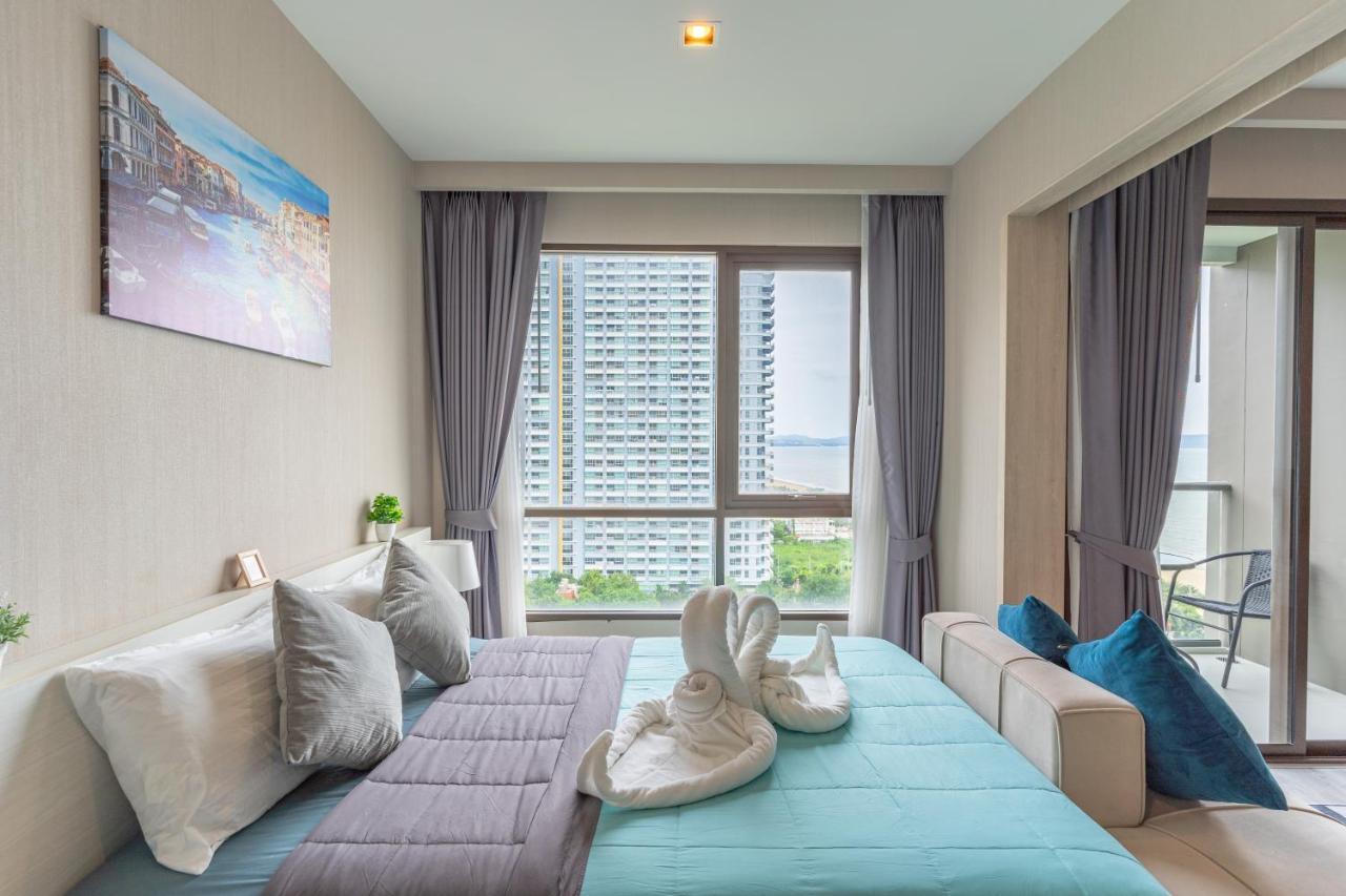 Aeras Beachfront Condominium Джомтиен Бийч Екстериор снимка