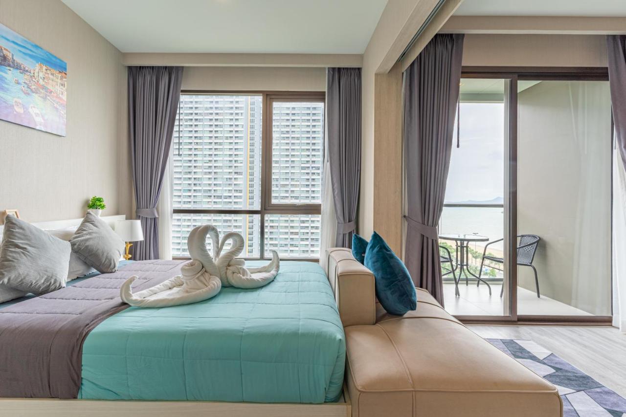Aeras Beachfront Condominium Джомтиен Бийч Екстериор снимка