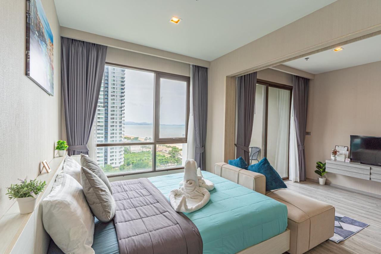 Aeras Beachfront Condominium Джомтиен Бийч Екстериор снимка