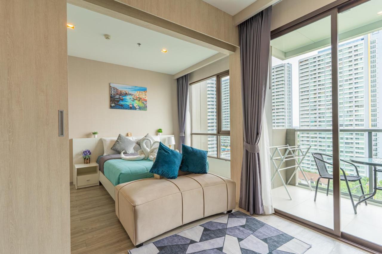 Aeras Beachfront Condominium Джомтиен Бийч Екстериор снимка