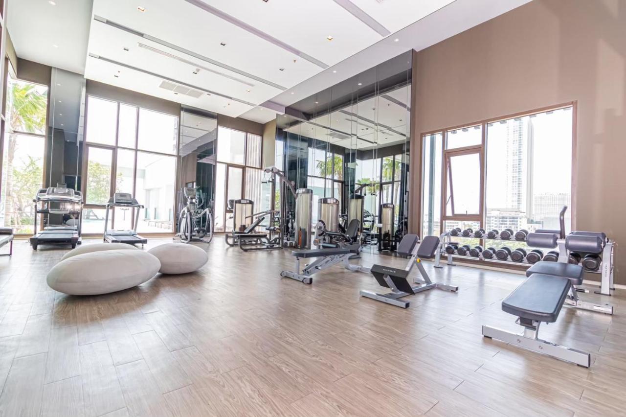 Aeras Beachfront Condominium Джомтиен Бийч Екстериор снимка