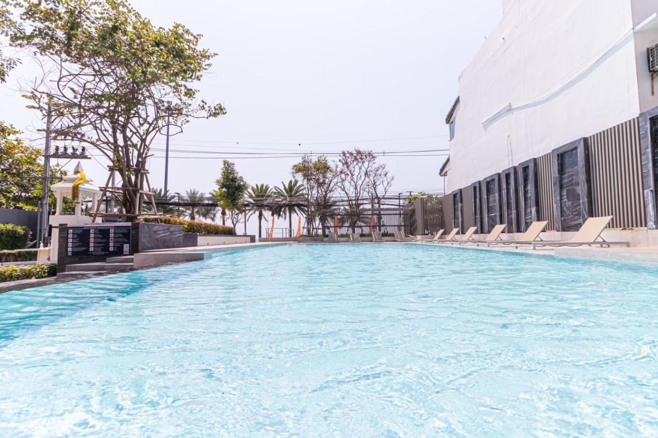 Aeras Beachfront Condominium Джомтиен Бийч Екстериор снимка